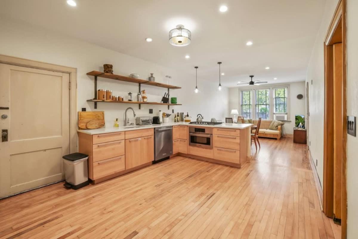 Apartment The Urban Oasis - 2 Bedroom - Great Location
