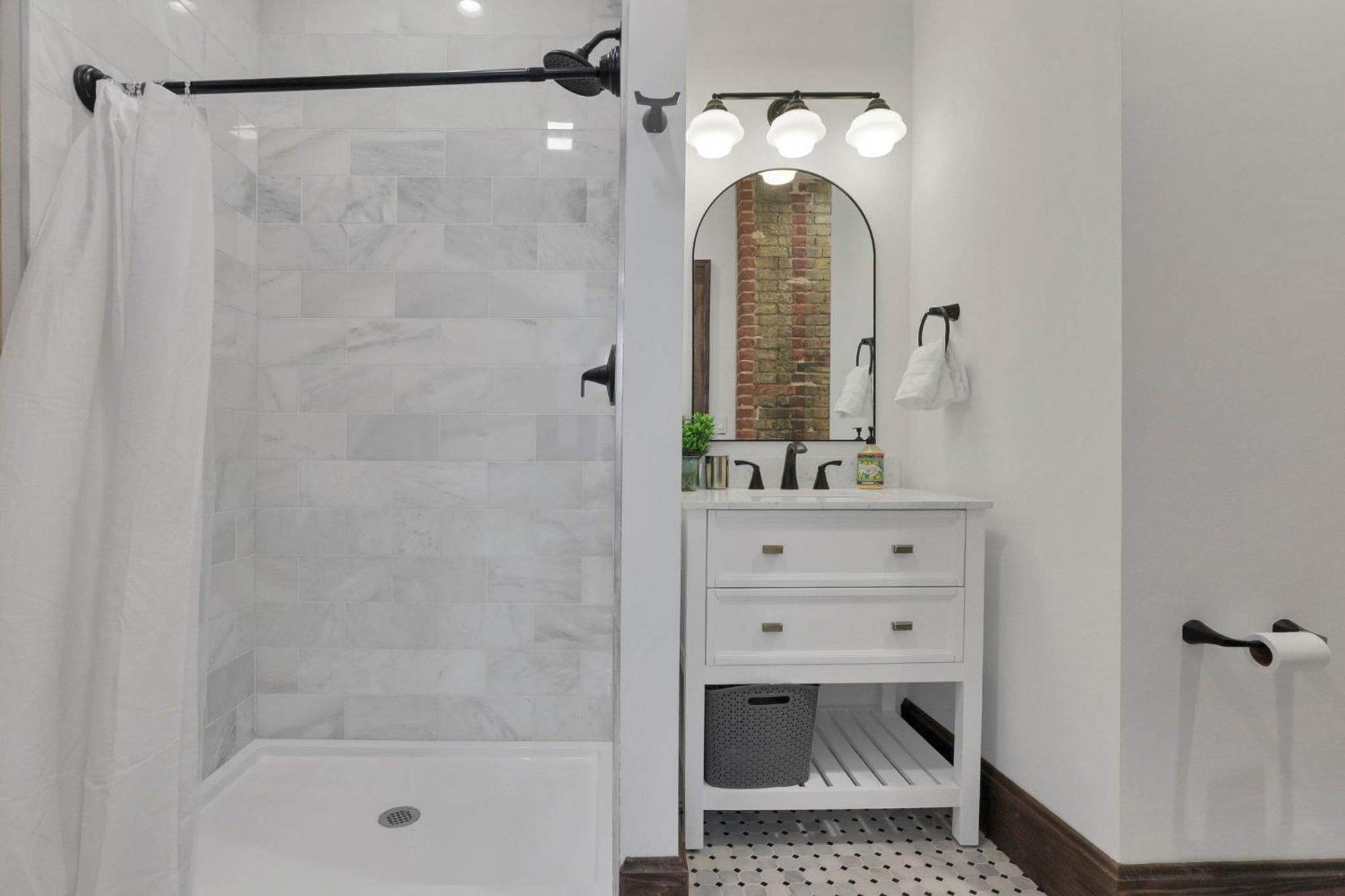 The Urban Oasis - 2 Bedroom - Great Location Apartment Columbus