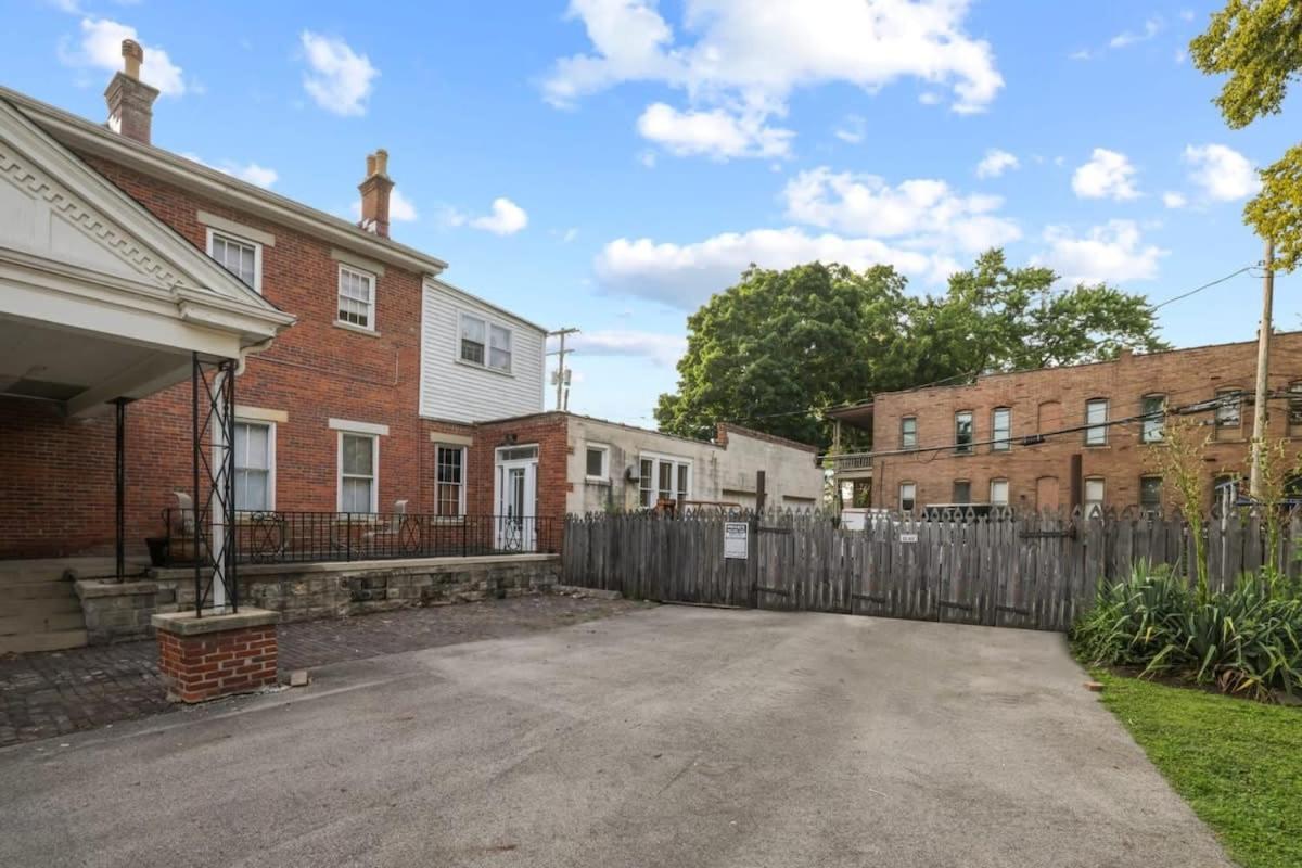 The Urban Oasis - 2 Bedroom - Great Location