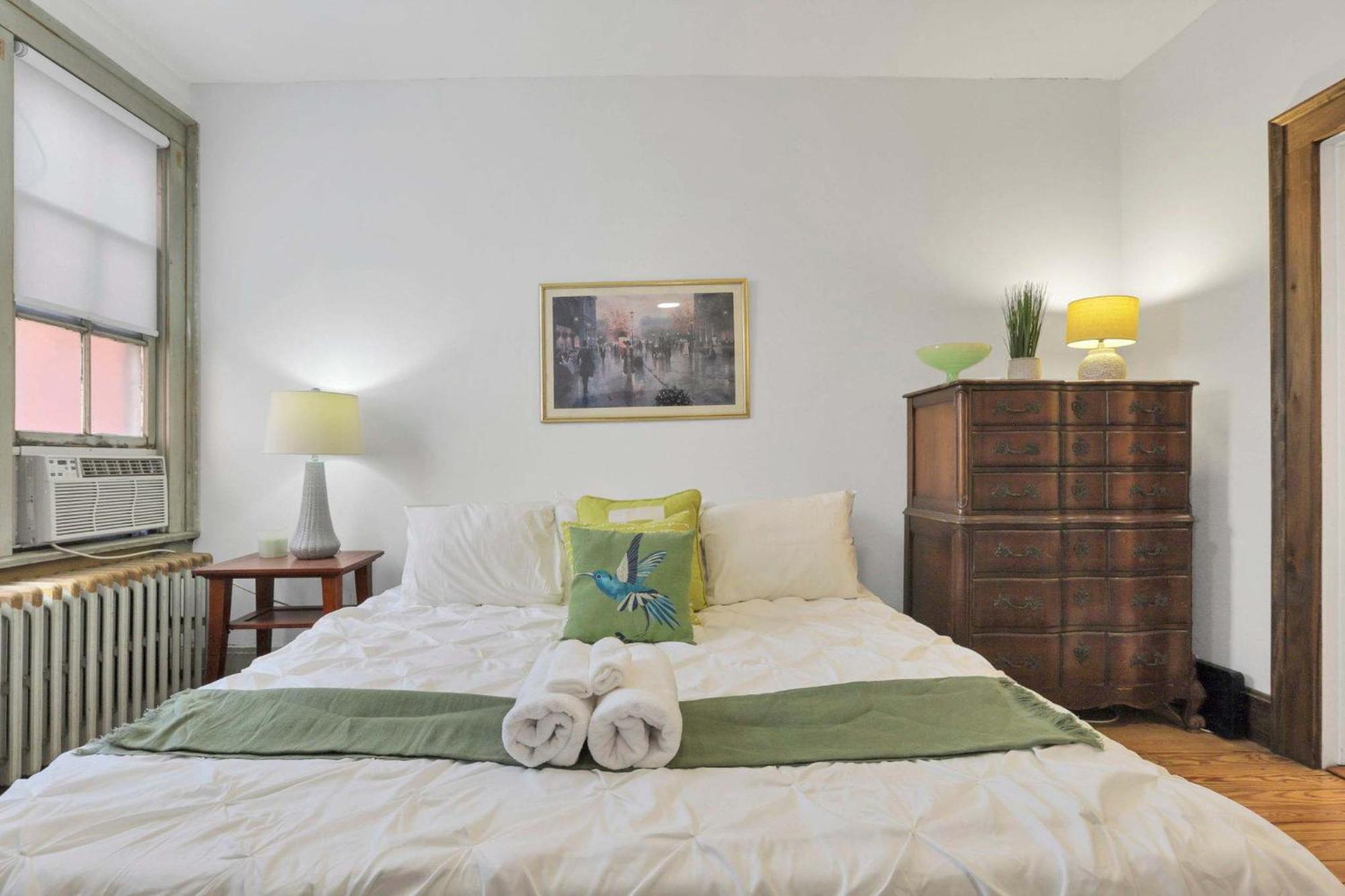 Apartment The Urban Oasis - 2 Bedroom - Great Location *